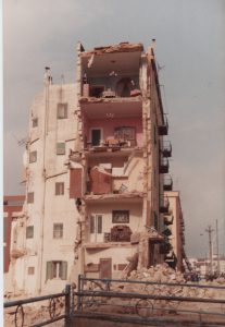 7 Febbraio 1985 resti palazzo crollato 1