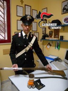 Foto militare + fucile e droga