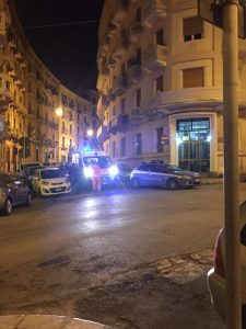 L'intervento della Polizia e del 118 dopo il pestaggio 