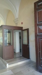accademia belle arti lecce  la porta ricavata nel muro settecentesco e la guardiola