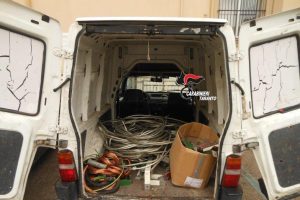 Furgnone rubato e materiale recuperato