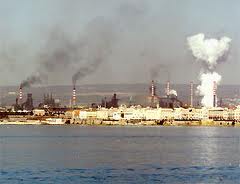 Peacelink e Marescotti: “in un anno L’Ilva ha prodotto il 99% degli idrocarburi emessi a Taranto”.
