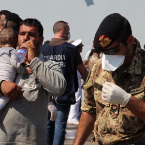 Lecce - Nuovo sbarco nel Salento: tra gli afgani anche 14 bambini
