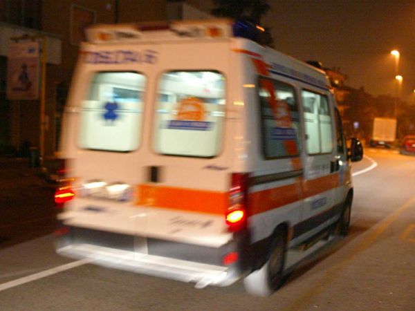 Brindisi- Violento impatto tra auto e scooter. 40enne in ospedale