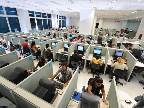 Taranto - Scandalo call center: dipendenti a tempo indeterminato pagati 1 euro all'ora
