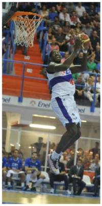 Basket: Enel Brindisi batte Pesaro con una strepitosa prestazione