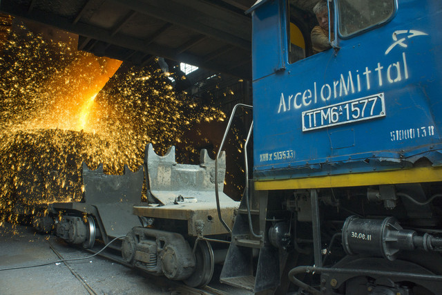 ArcelorMittal: Oggi forte rialzo in borsa (+3.64%). Negli ultimi 5 anni il titolo ha sofferto.