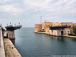 Taranto - Apertura straordinaria del Ponte Girevole per manutenzione
