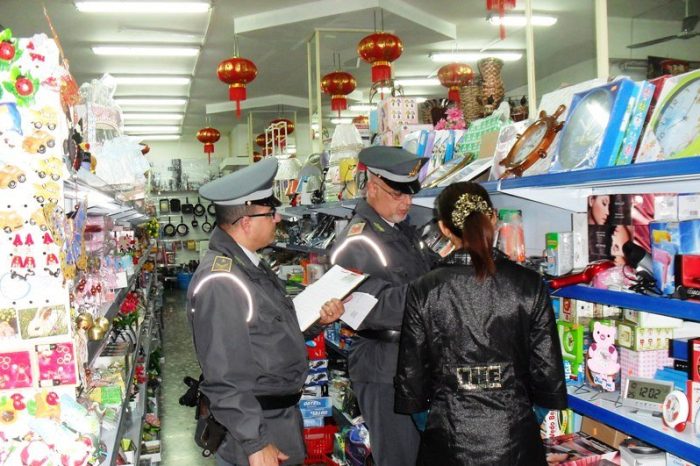 Grottaglie (TA): La GdF sequestra 1.300 articoli contraffatti e pericolosi.Denunciato un cinese.