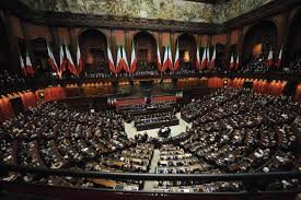 Parlamento Italiano: " Nel nome del padre, del figlio e del genero"
