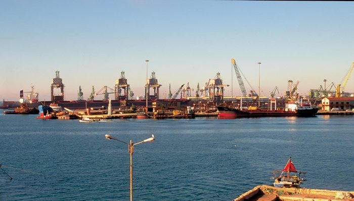 Flash Taranto - Gravissimo incidente al porto. Muore operaio