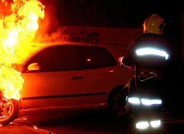 Brindisi- A fuoco l'auto di un gioielliere. Avviate le indagini