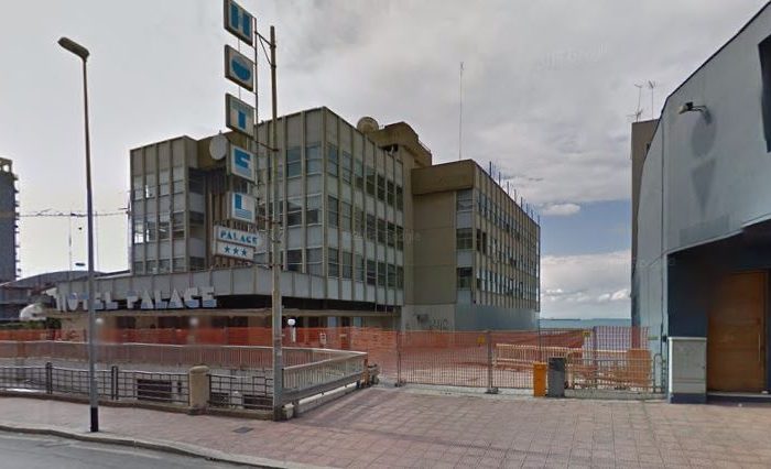 Taranto - Sorpresi a rubare alluminio nell'ex Hotel Palace. Arrestati rumeno e cingalese.