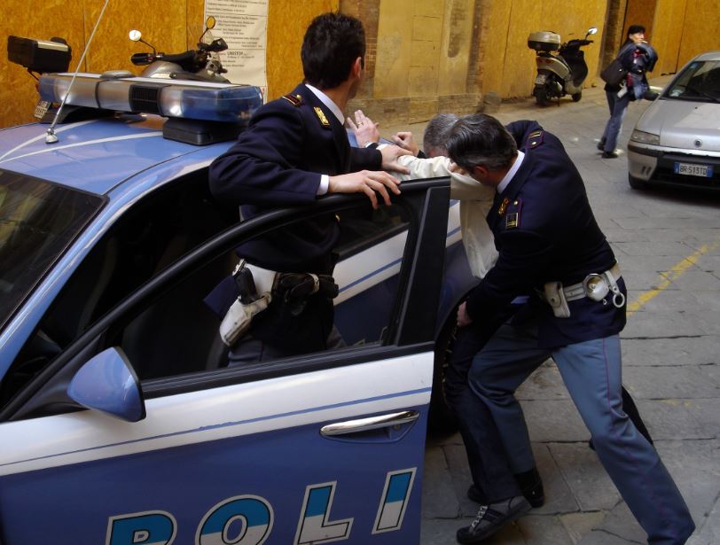 Taranto – Ai domiciliari, ma a passeggio in auto rubata. Arrestato – Pugliapress – Quotidiano online - Vimarsana News