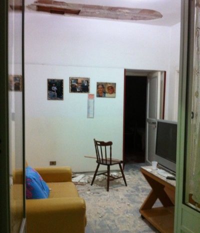 Taranto - Crolla solaio di una casa comunale. Un ferito