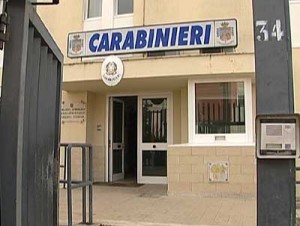 Brindisi- Minaccia l'ex moglie e oppone resistenza ai carabinieri, arrestato