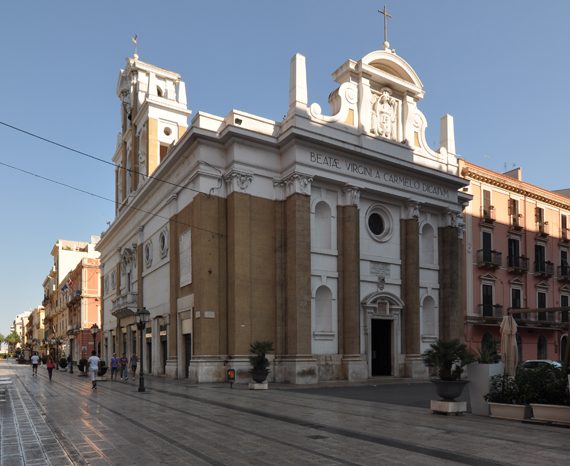 Taranto - Operai Isola Verde occupano la Chiesa del Carmine