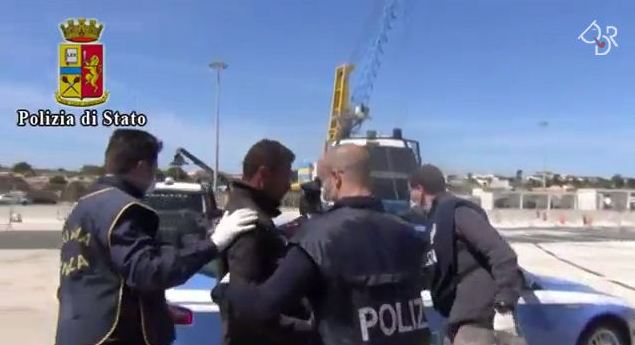 Taranto - Arrestati 5 scafisti dalla Polizia di Stato.