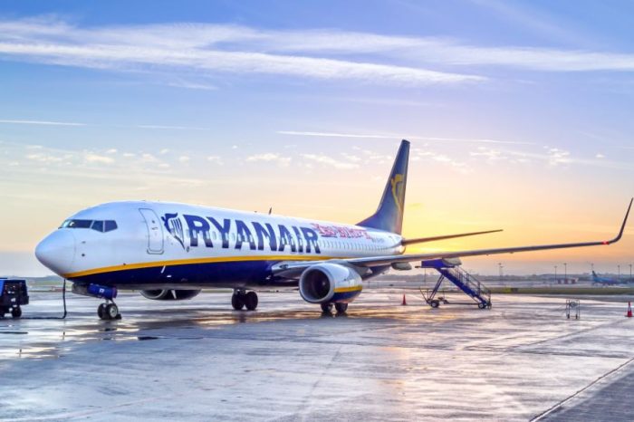 La compagnia aerea Ryanair ricerca 1500 lavoratori in Puglia. Ecco come candidarsi.
