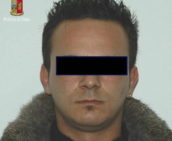 Taranto - Entra in clinica ruba postamat dell'infermiera e preleva 600 euro, arrestato.