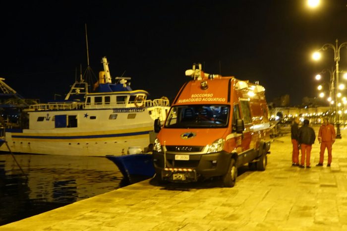 Taranto - Litiga col padre e affonda la barca a colpi di martello. Denunciato| FOTO