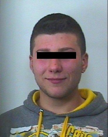 Taranto – Uccide il padre per difendere se stesso e la madre, i giudici lo condannano a 16 anni