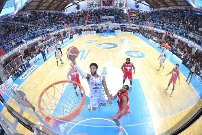Basket - Brindisi: Un'Enel Brindisi ancora incerottata batte Varese. Mercoledì in Eurocup arriva la capolista Gran Canaria