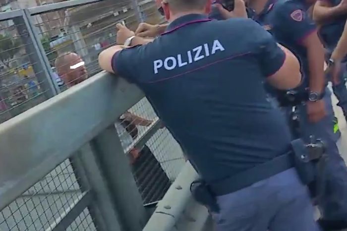 Taranto - Voleva suicidarsi dal cavalcavia. Salvato 28enne dalla Polizia.