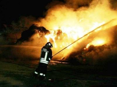 Taranto - Prende fuoco autocisterna. Bloccata SS 106