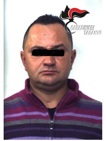 Taranto - Tenta armato di rapinare una donna. Arrestato
