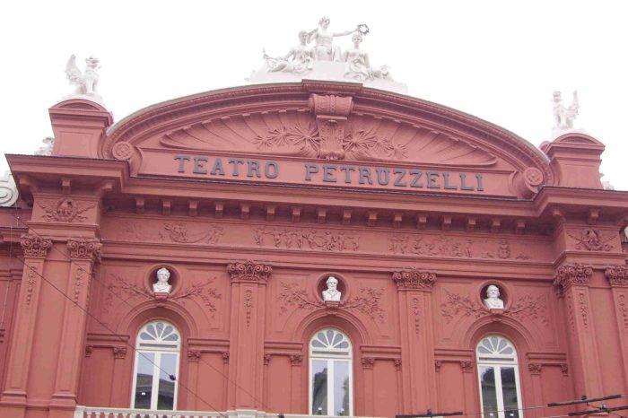 Bari: Il Teatro Petruzzelli riapre ai turisti