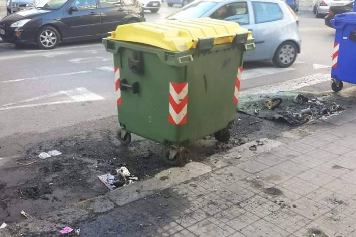 Taranto - Ancora cassonetti incendiati nel quartiere Paolo VI