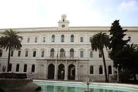 Bari:docente universitaria sospesa per truffa