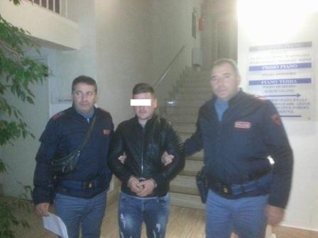 Brindisi- Sorpreso con 50gr di cocaina all'esterno di un bar. Arrestato 23enne albanese