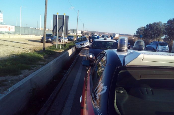 Flash Taranto - Incidente su SS7-ter. Auto esce fuori strada |FOTO