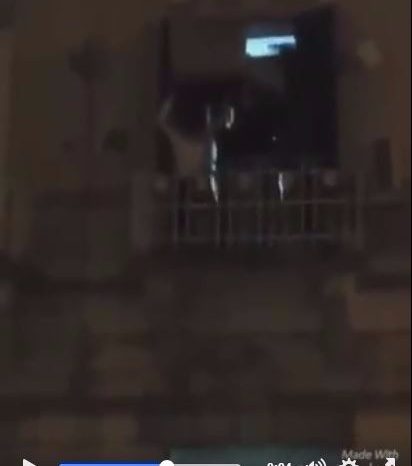 Taranto - Divani lanciati dal balcone a Capodanno. Identificati e denunciati in sei