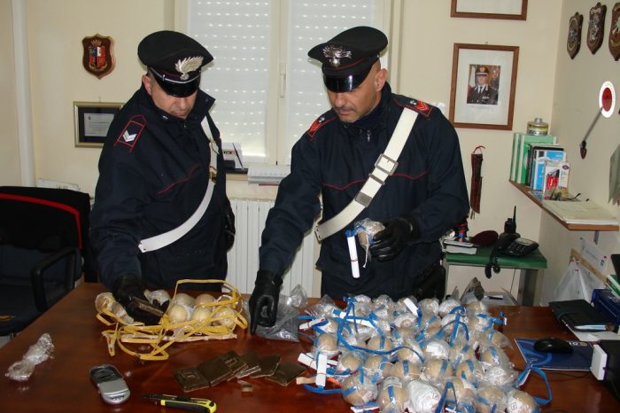 Brindisi: 50 bombe carta nascoste nel garage. Arrestato 51enne