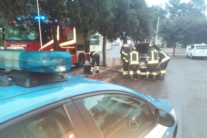 Flash Taranto - Auto in fiamme. Paura tra i passanti.