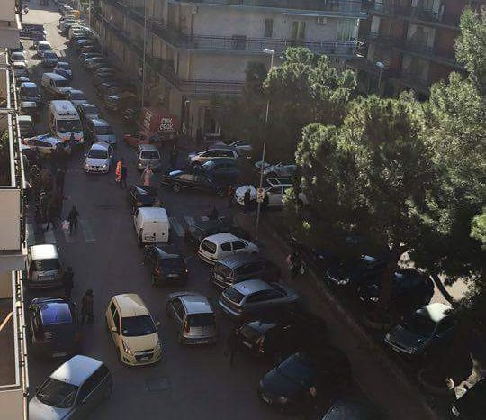 Taranto - Incidente stradale in città. I cittadini: "E' un incrocio maledetto"