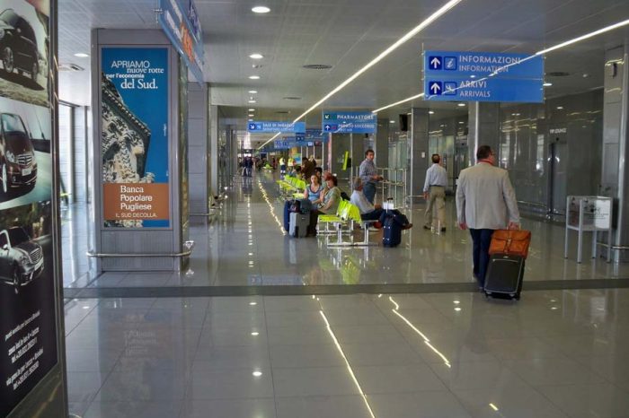 Bari/Taranto - L' Aeroporto di Bari chiude per lavori. La politica tarantina chiede l'apertura straordinaria dello scalo di Grottaglie