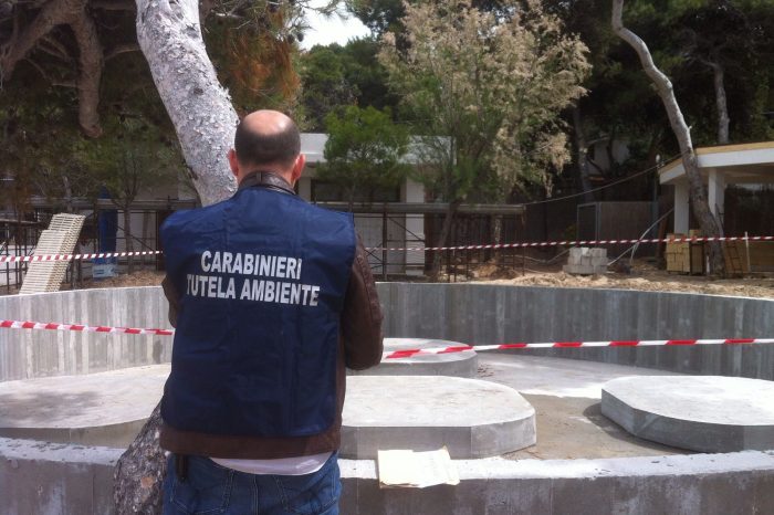 Taranto - I Carabinieri del NOE effettuano un sequestro in uno stabilimento balneare di Pulsano.