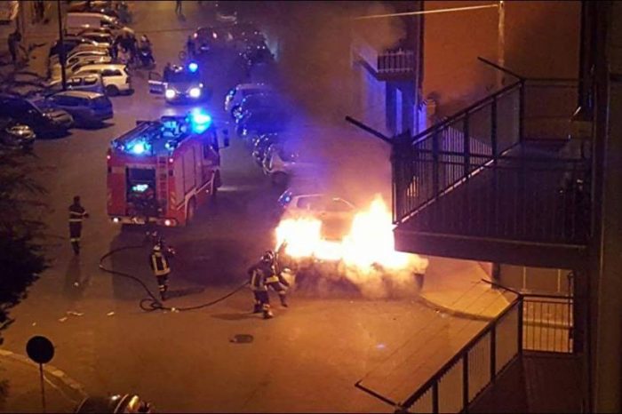 Taranto - Continuano a bruciare auto in città. Si allarga il fenomeno.