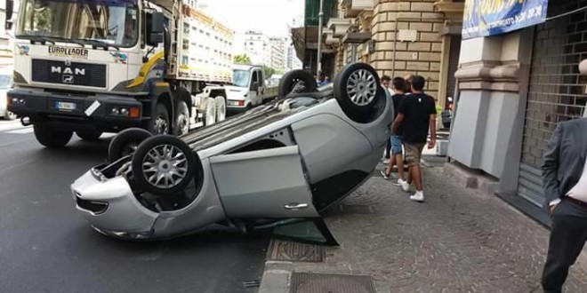 Bari - Violento incidente automobilistico a San Pasquale