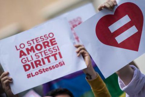 Lecce- Salento Gay Pride. Il commento choc su Fb: "Gallipoli non vi vuole. Come in America".