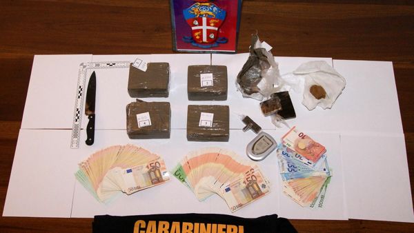 Lecce - Custodiva 4 chili di marijuana e 23mila euro: per il 39enne richiesto patteggiamento