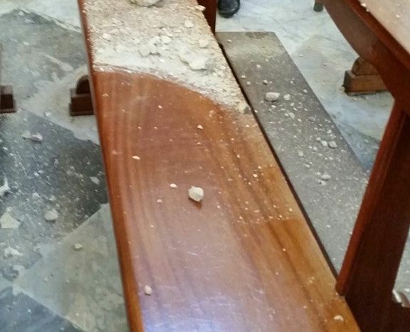 Brindisi- Crollo durante la messa. Si stacca un pezzo di stucco dalla volta, anziana viva per miracolo.