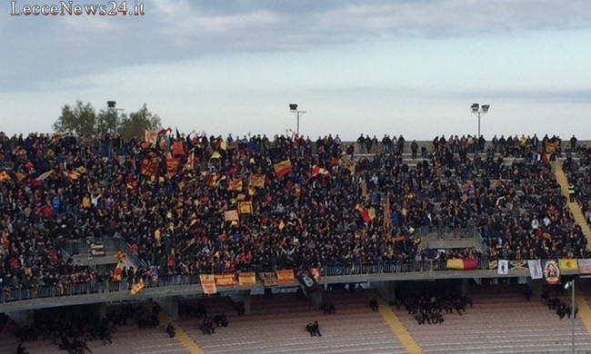 Lecce - Spavento tra i tifosi della Curva Nord: giovane leccese ferita