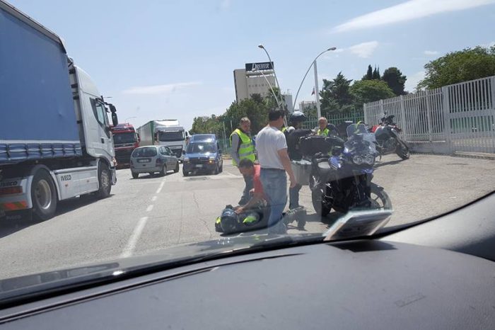 Taranto - Brutto incidente tra camion e moto.