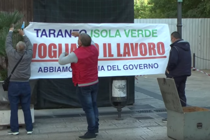 Taranto, Isolaverde - Stasi (Cobas):"Tamburrano/PD DIMETTETEVI!"