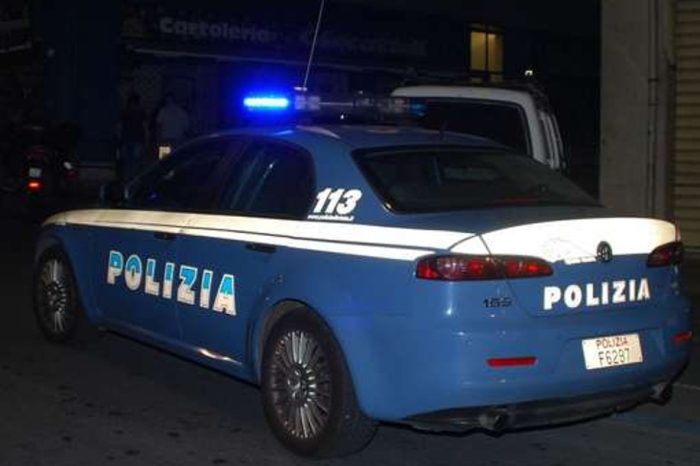 Taranto - Tranquillo a trascorrere una serata in un locale, ma i poliziotti lo riconoscono e lo arrestano.